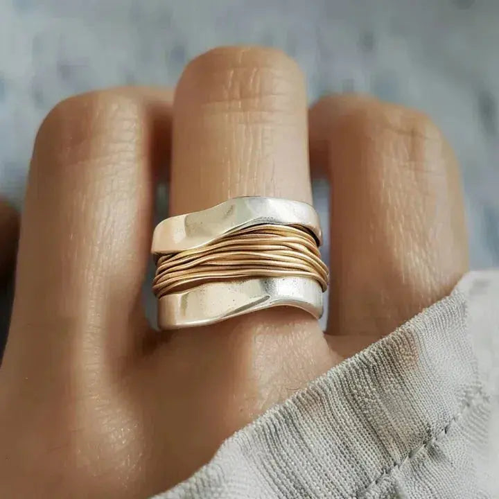 Bague en argent avec fils dorés