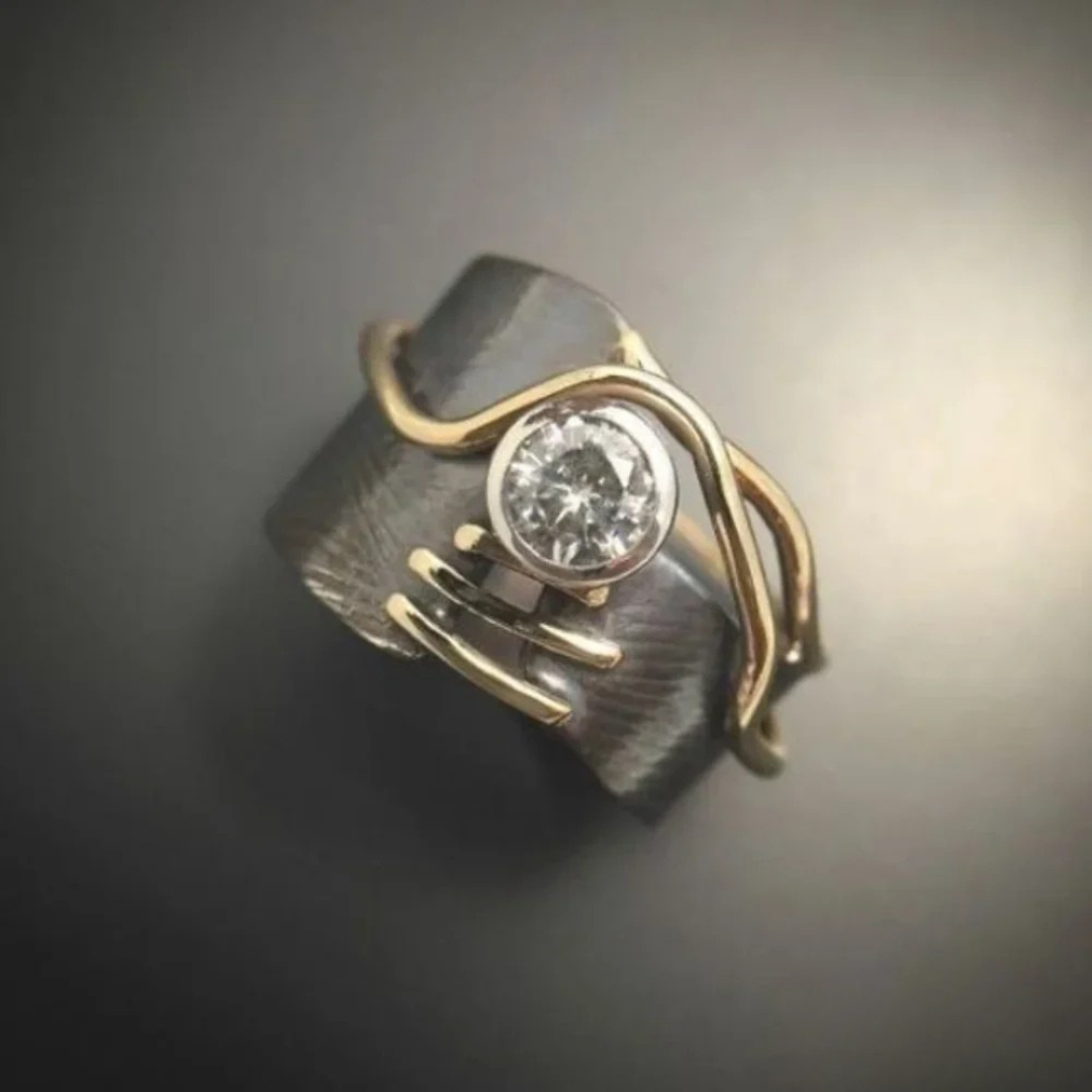 Bague vintage en argent foncé avec zirconium
