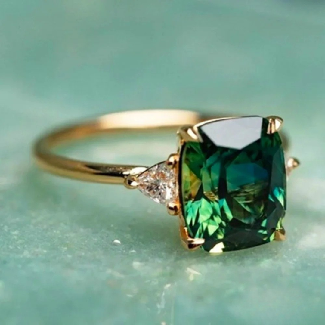 Bague en zirconium vert en or
