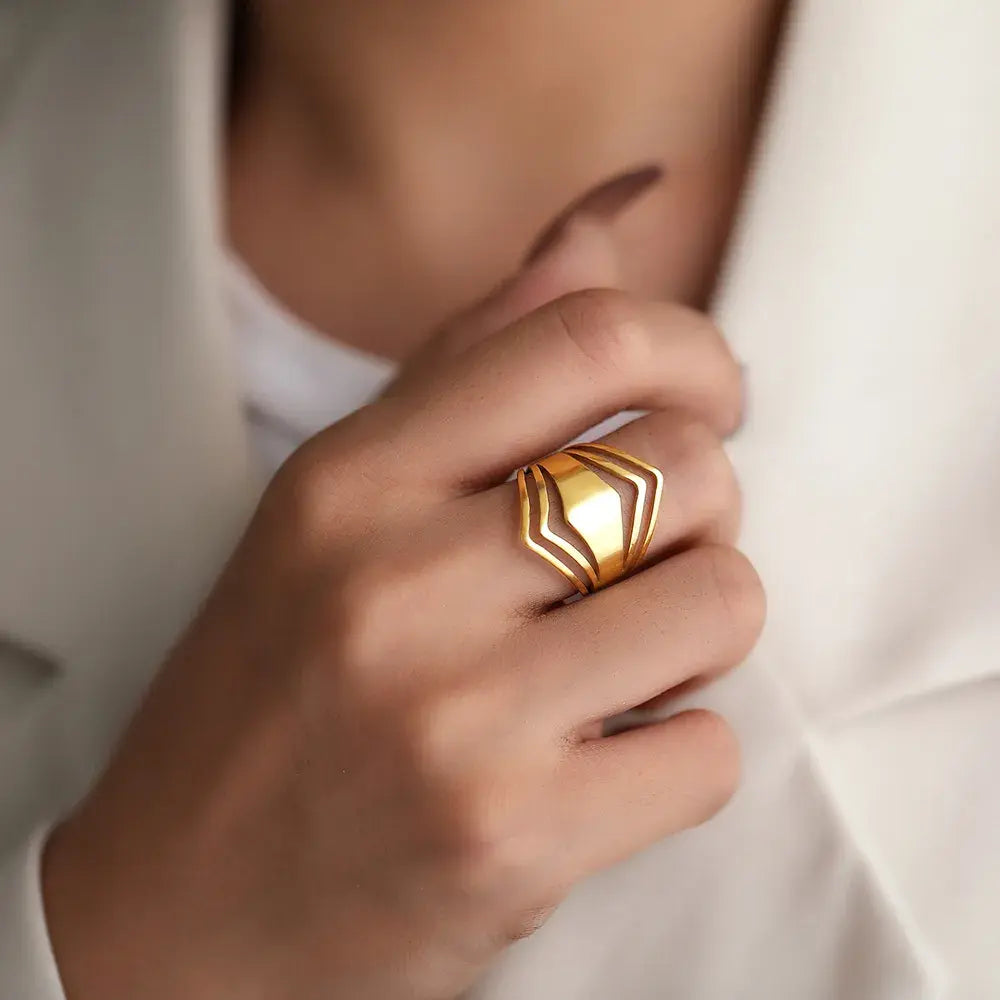 Bague Énonciatrice en Or Élégante