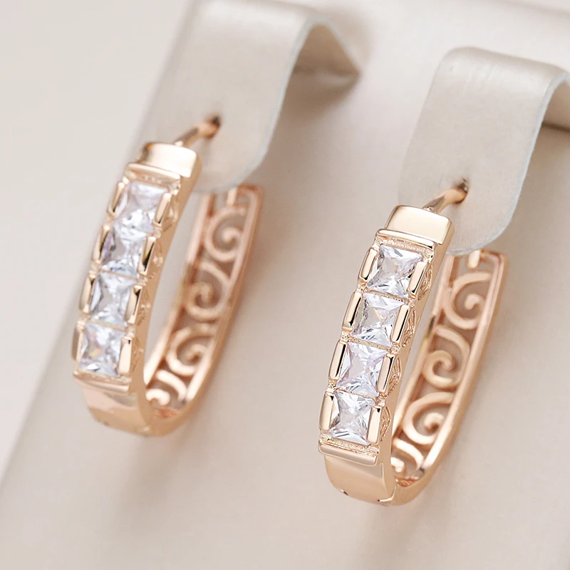 Boucles d'oreilles avec des cristaux dorés