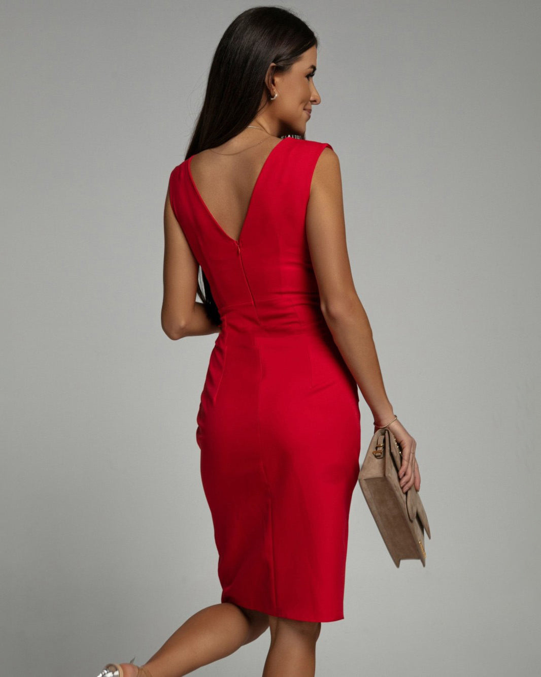 Lumo™ | Robe Cintrée Élégante avec Décolleté en V et Fente Sophistiquée