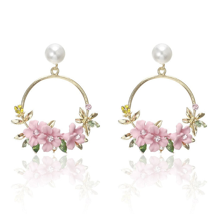 Boucles d'oreilles en fleurs et perles dorées