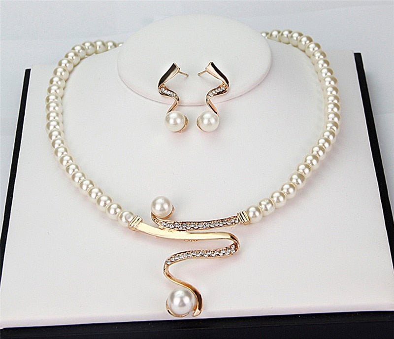 Collier de Perles Naturelles + Ensemble de Boucles d'Oreilles