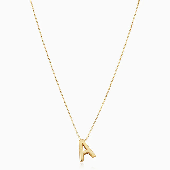 Collier initial en lettres d'amour