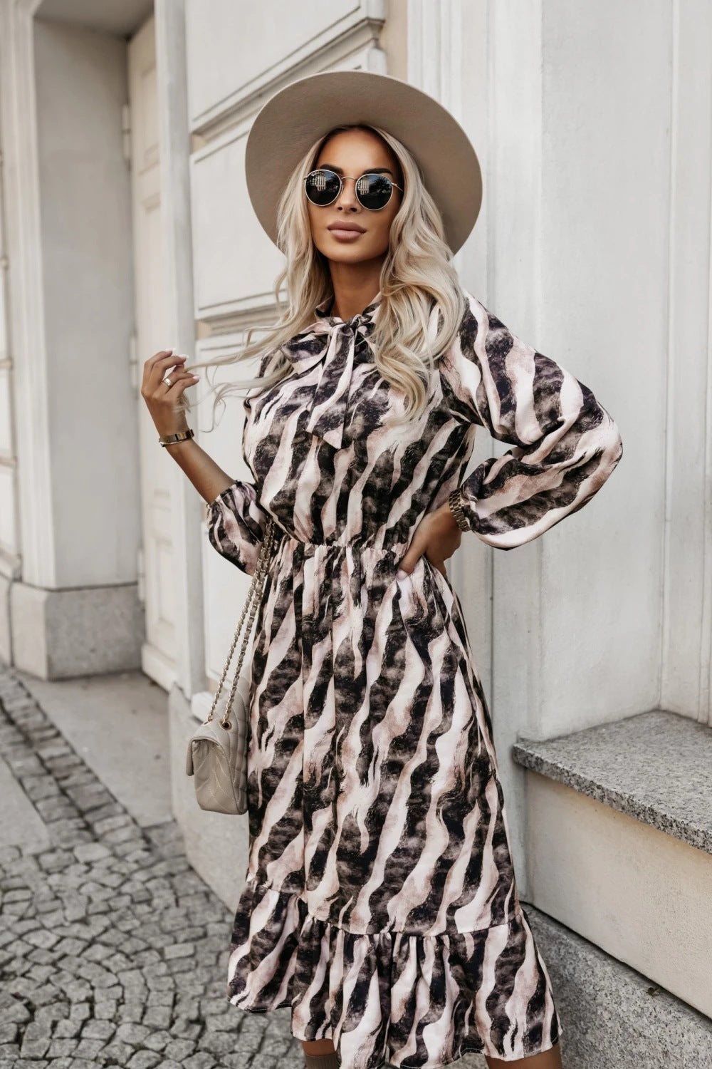 Clémence™ | Robe Longue à Motif Zèbre avec Nœud à la Taille