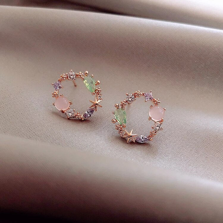 Boucles d'oreilles florales avec zirconia en or