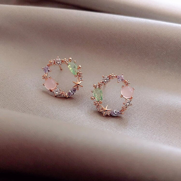 Boucles d'oreilles florales avec zirconia en or
