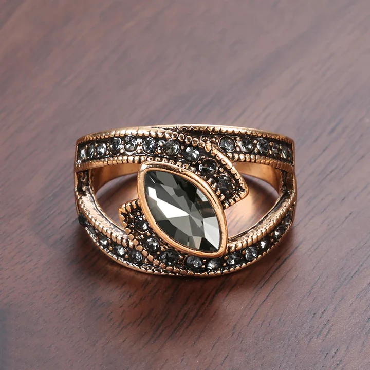 Bague élégante avec cristal noir