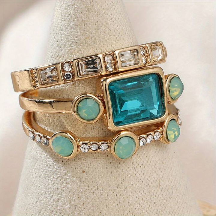 Bague avec cristal bleu au style vintage