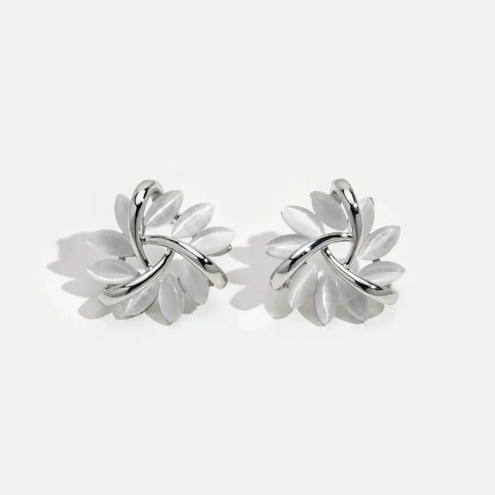 Boucles d'oreilles en cercle avec des pétales en opale dorée